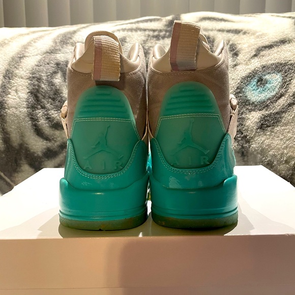 Jordan 3s Retro Explorer ‘Tropical Twist’ - Picture 7 of 9